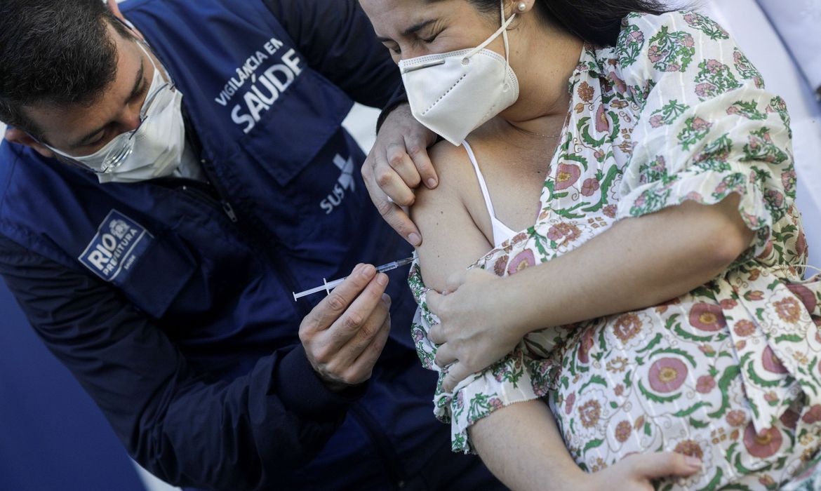 2021-05-04t073225z_790210338_rc2v8n91ui62_rtrmadp_3_health-coronavirus-brazil-vaccines