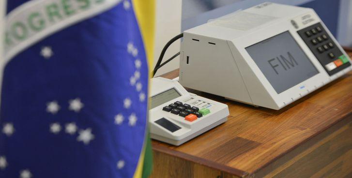 928695-tse_lacra_sistemas20eleitorais_2350