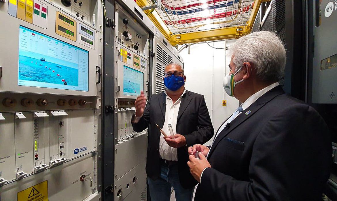 Operações do Cabo Submarino de Fibra Óptica Brasil-Europa