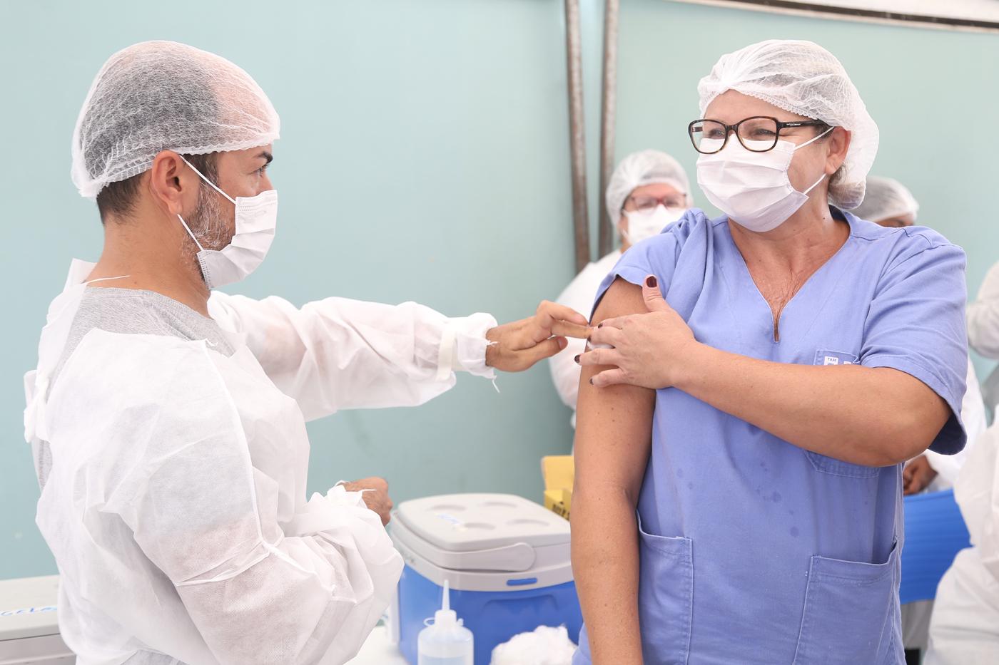 vacinacao_covid_no_hospital_universitario___foto_marcelle_cristinne_(2)