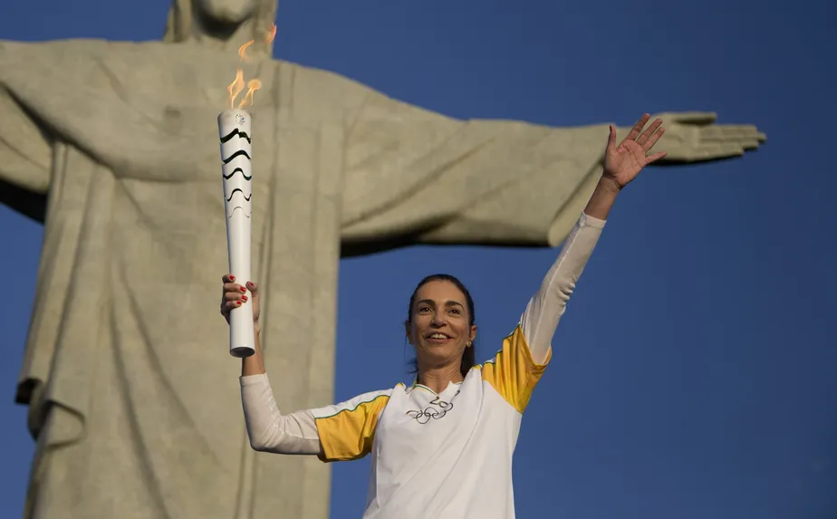 60312291-ri-rio-de-janeiro-rj-05-08-2016-rio-2016-a-tocha-olimpica-passa-pelo-cristo-redentor