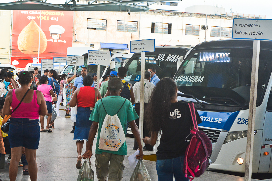 Usuários de ônibus terão mais veículos à disposição nos dias de