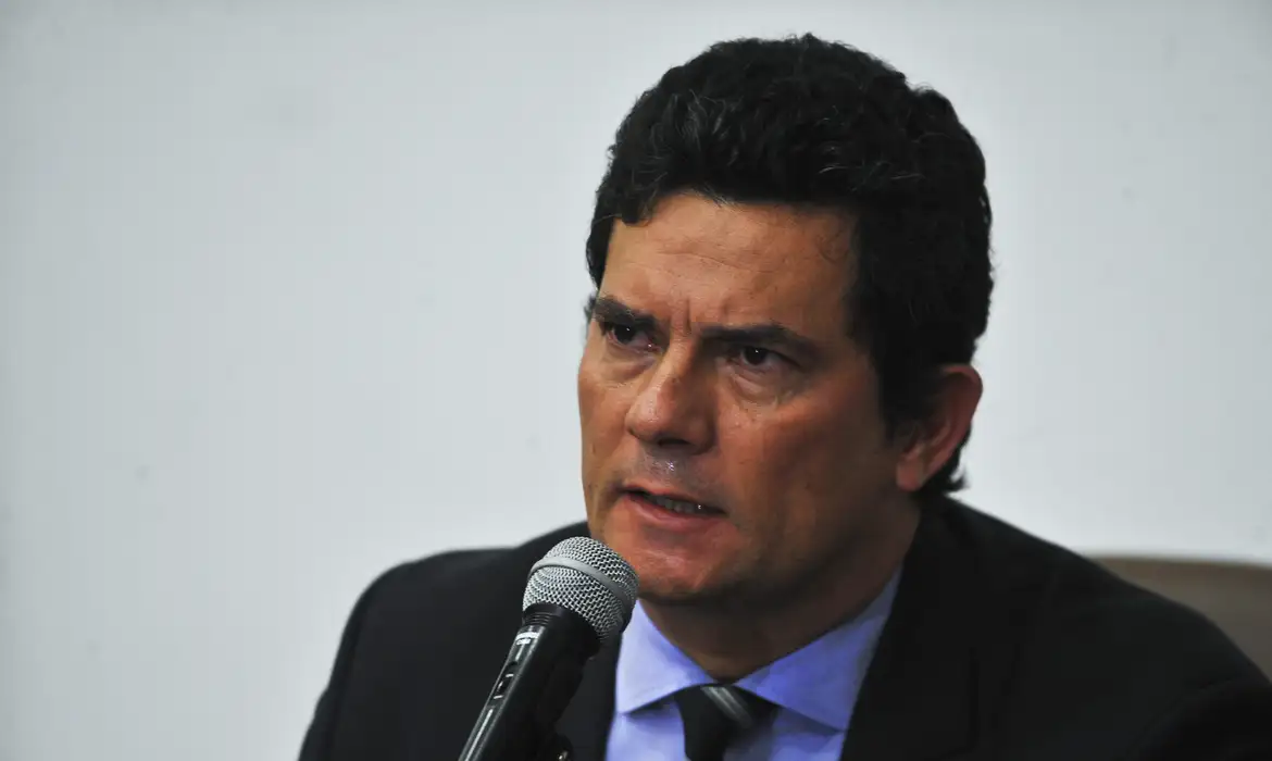o_ministro_da_justica_e_seguranca_publica_sergio_moro_fala_a_imprensa_0424202560